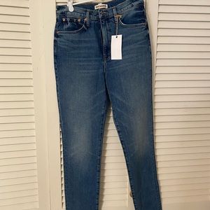brand new madewell size 27 rivet & thread perfect vintage 
newkirk wash
size: 27